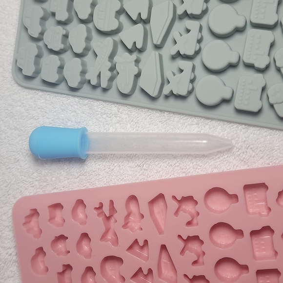 Gummy Candy Molds 2 pack with eyedropper - Picture 4 of 4